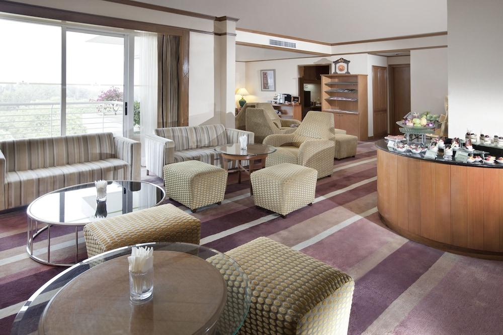 ดอร์เซตต์ แกรนด์ ลาบวน Hotel ภายนอก รูปภาพ