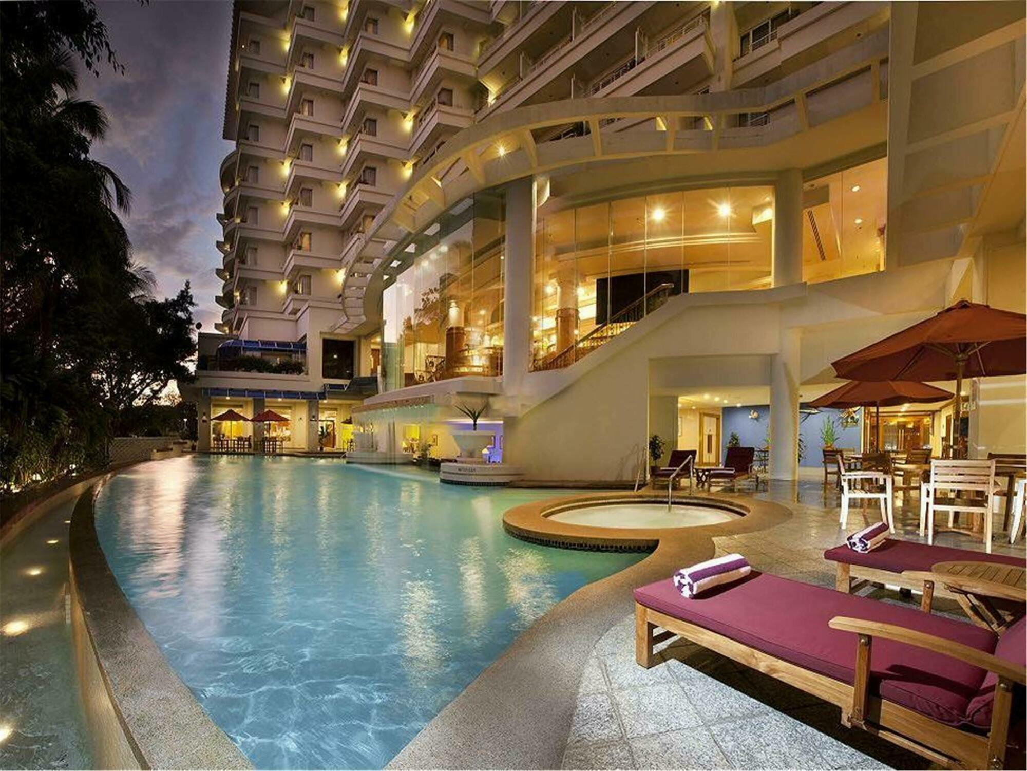 ดอร์เซตต์ แกรนด์ ลาบวน Hotel ภายนอก รูปภาพ