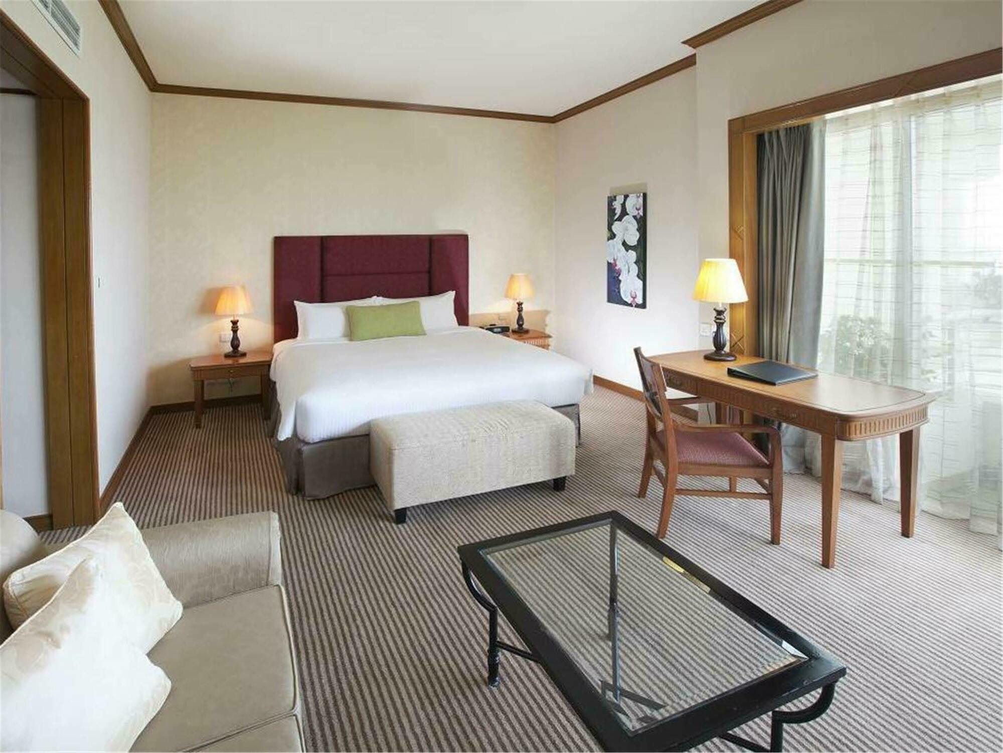 ดอร์เซตต์ แกรนด์ ลาบวน Hotel ภายนอก รูปภาพ